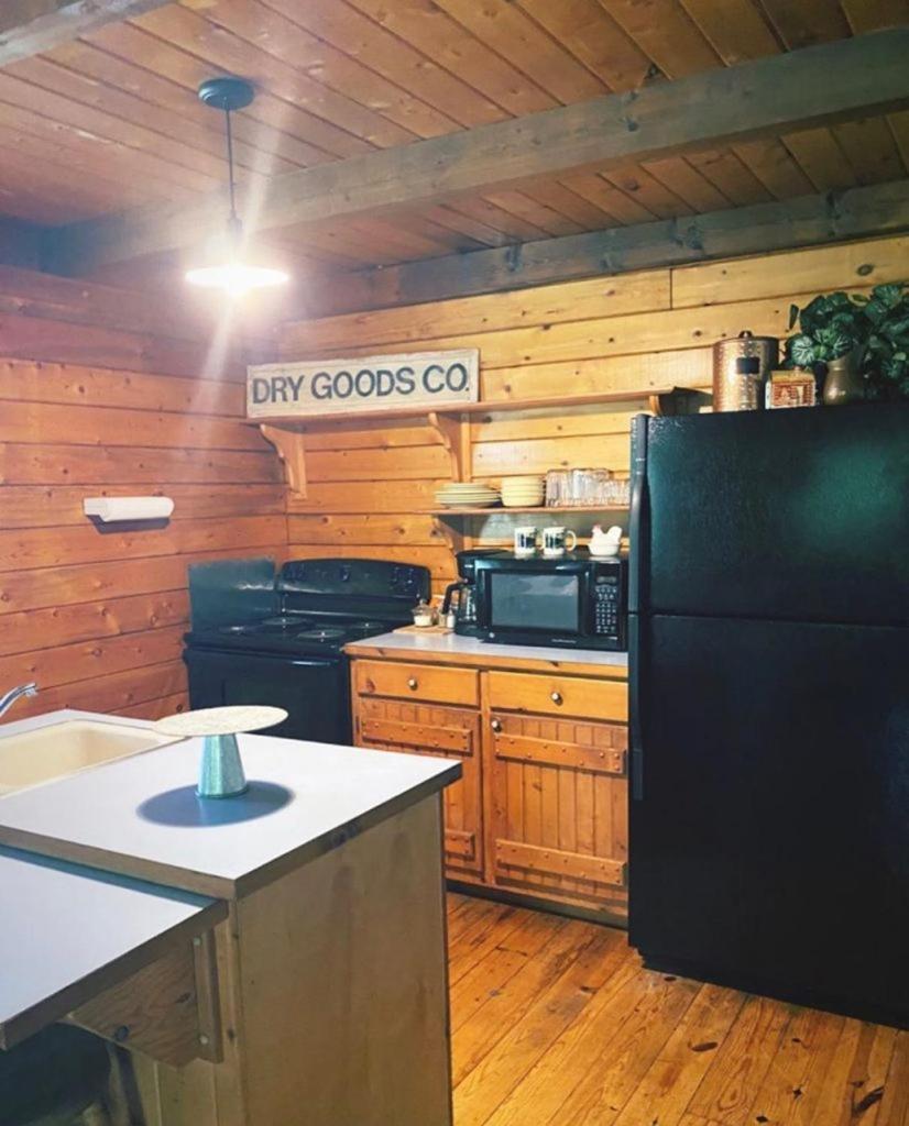 Cozy Cabin At Bear Mountain Log Cabins Юрека Спрингс Екстериор снимка