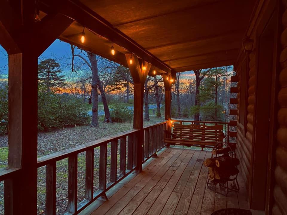 Cozy Cabin At Bear Mountain Log Cabins Юрека Спрингс Екстериор снимка