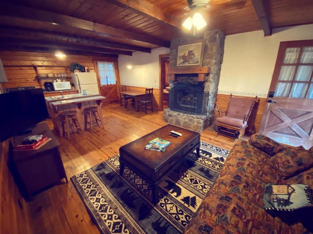Cozy Cabin At Bear Mountain Log Cabins Юрека Спрингс Екстериор снимка